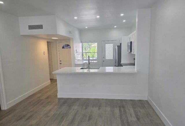 18555 NE 14th Avenue 709, Miami, FL 33179