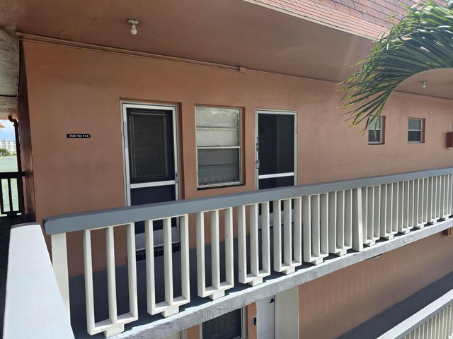 18555 NE 14th Avenue 709, Miami, FL 33179