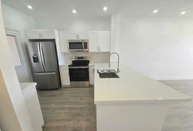 18555 NE 14th Avenue 709, Miami, FL 33179