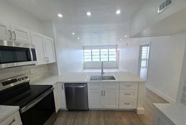 18555 NE 14th Avenue 709, Miami, FL 33179