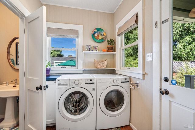 915 St Helena Ave, Santa Rosa, CA 95404