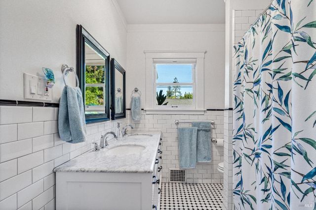 915 St Helena Ave, Santa Rosa, CA 95404