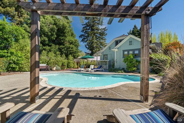 915 St Helena Ave, Santa Rosa, CA 95404