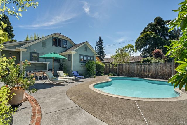 915 St Helena Ave, Santa Rosa, CA 95404
