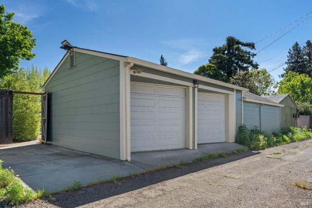 915 St Helena Ave, Santa Rosa, CA 95404