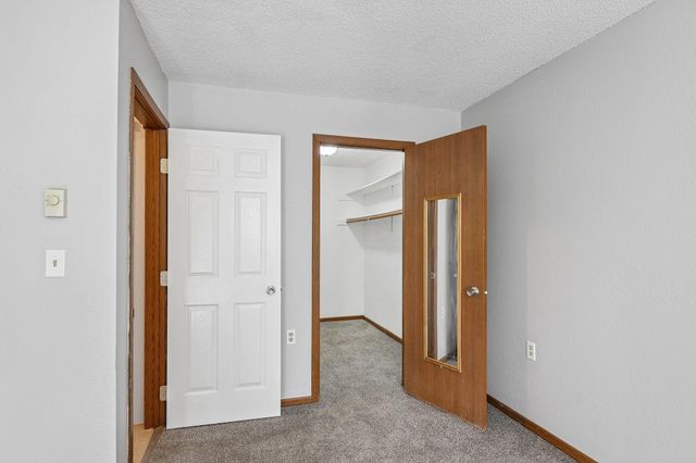 221 Grand Ave W 115, South Saint Paul, MN 55075