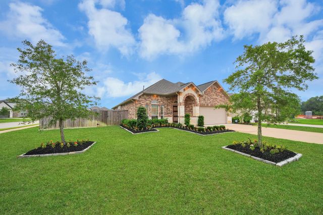 101 Bayou Bend Court, Angleton, TX 77515