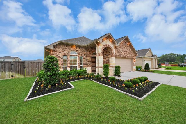 101 Bayou Bend Court, Angleton, TX 77515
