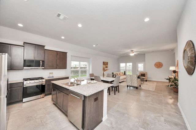 101 Bayou Bend Court, Angleton, TX 77515