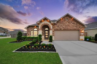 101 Bayou Bend Court, Angleton, TX 77515