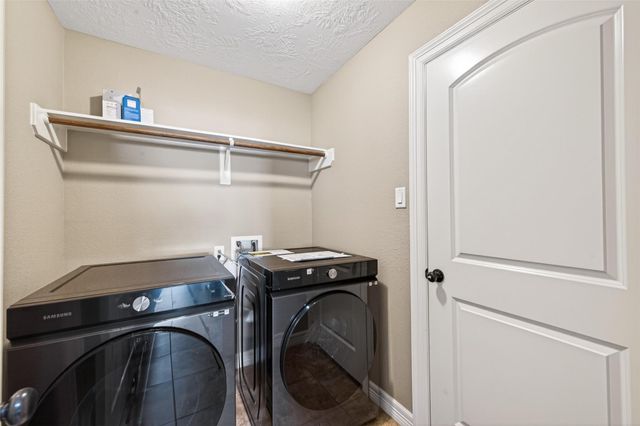 255 Mossy Meadow Drive, West Columbia, TX 77486