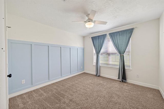 255 Mossy Meadow Drive, West Columbia, TX 77486