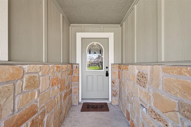 255 Mossy Meadow Drive, West Columbia, TX 77486