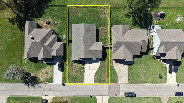 255 Mossy Meadow Drive, West Columbia, TX 77486