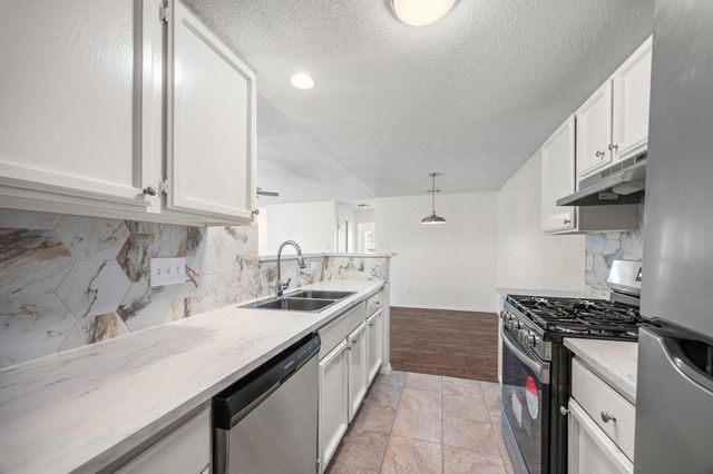 8204 West Gate BLVD A, Austin, TX 78745