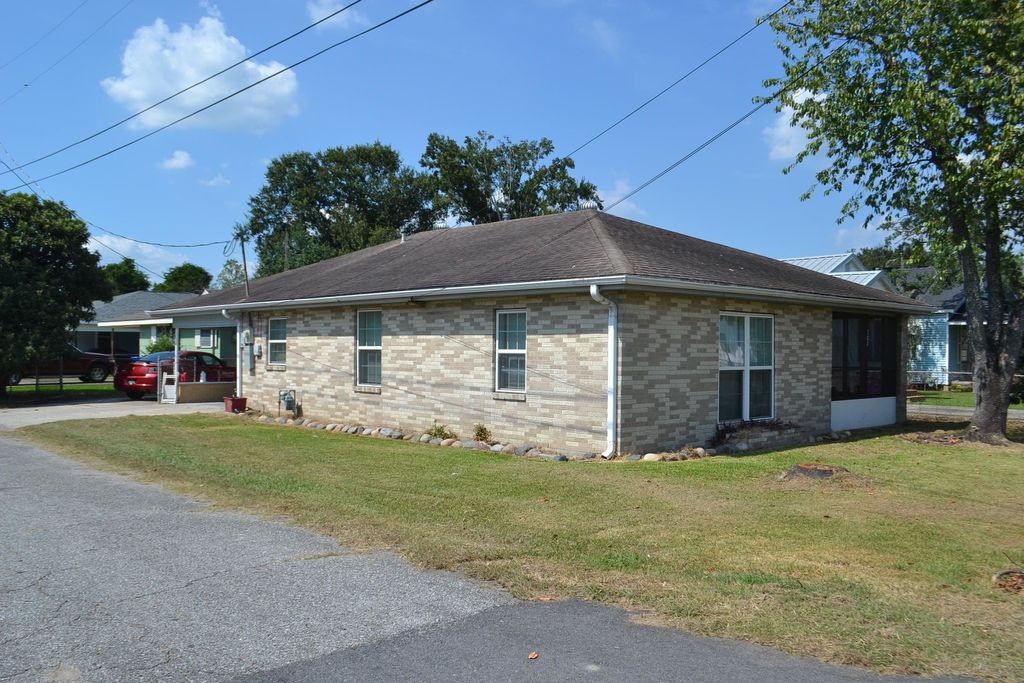 702 Coulon Rd, Thibodaux, LA 70301