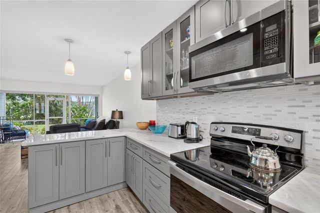 2155 WOOD STREET A22, Sarasota, FL 34237