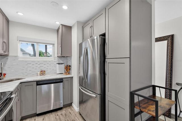 2155 WOOD STREET A22, Sarasota, FL 34237