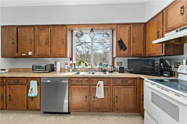 53 Fountain St, Crafton, PA 15205