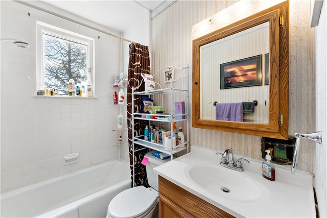 53 Fountain St, Crafton, PA 15205