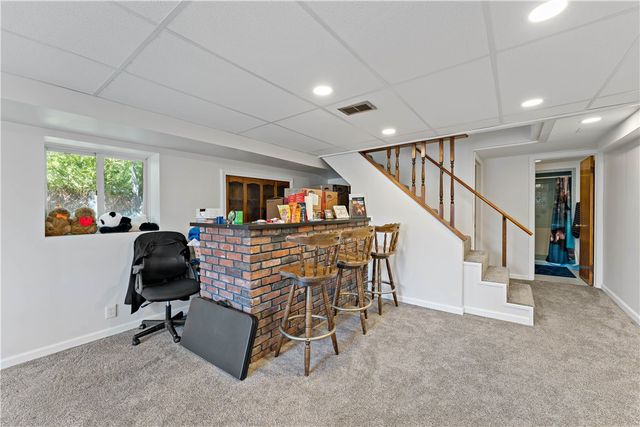 53 Fountain St, Crafton, PA 15205