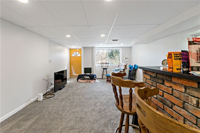 53 Fountain St, Crafton, PA 15205