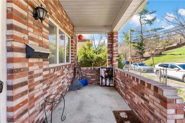 53 Fountain St, Crafton, PA 15205