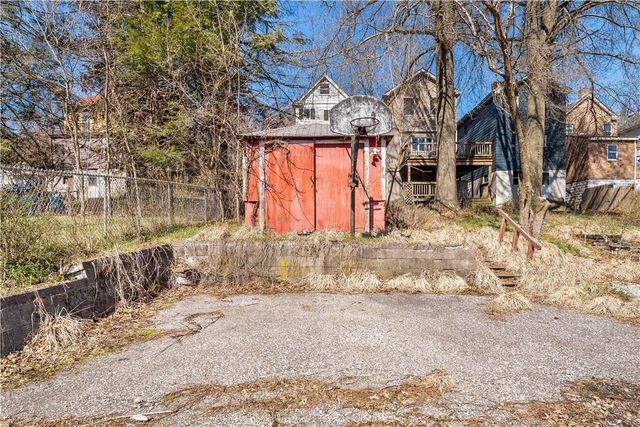 53 Fountain St, Crafton, PA 15205