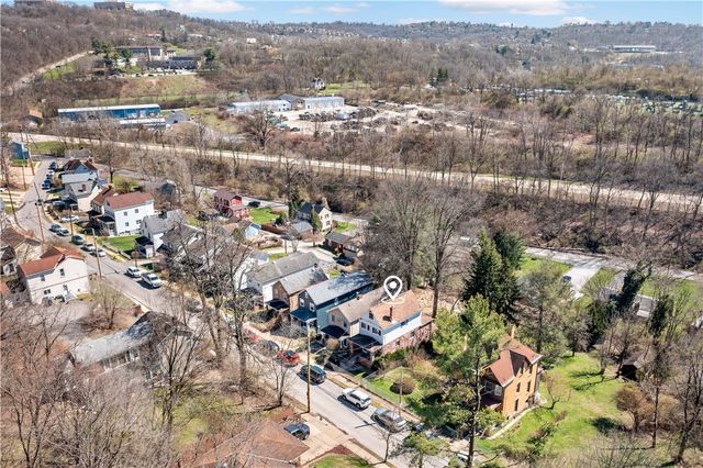 53 Fountain St, Crafton, PA 15205