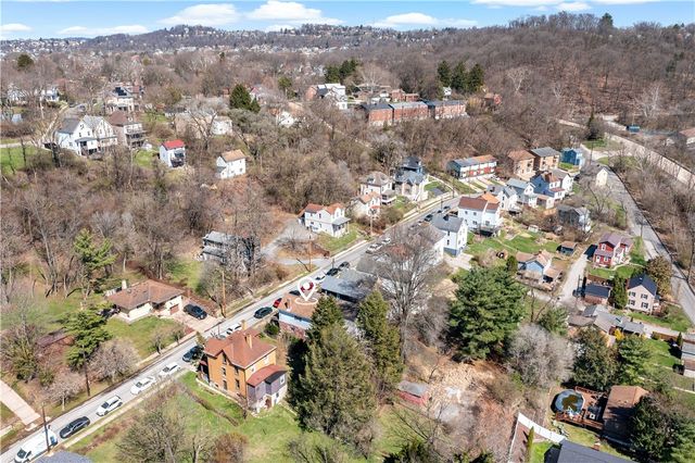 53 Fountain St, Crafton, PA 15205