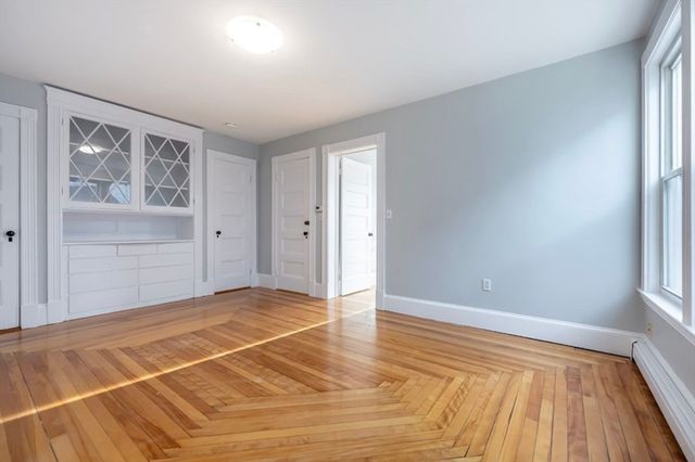 24 Elm St 1, Andover, MA 01810