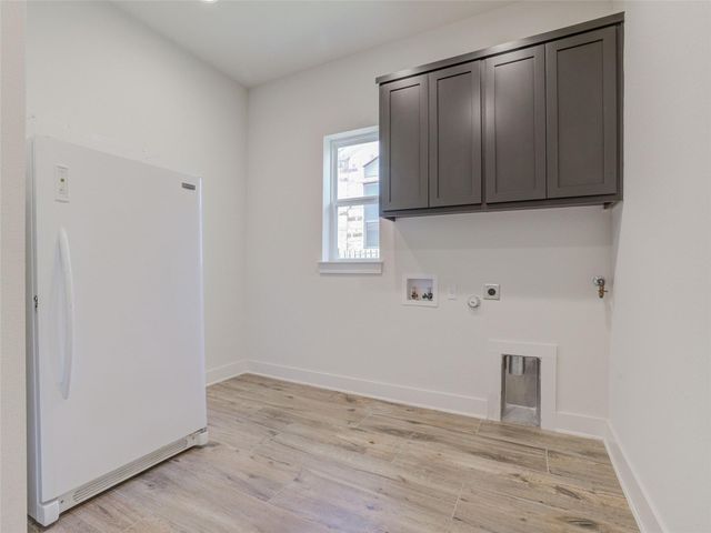 345 Two Creeks LN, Austin, TX 78737