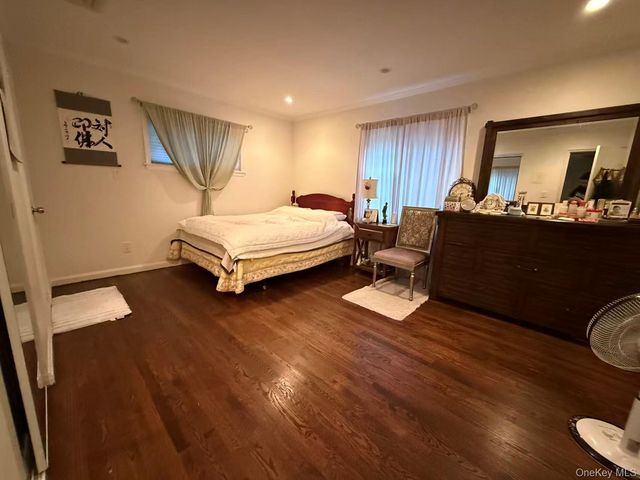 6447 215th Street, Oakland Gardens, NY 11364