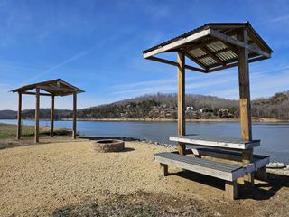 601 Riverfront Dr, Clifton, TN 38425
