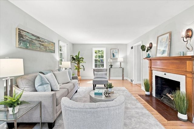 293 Main Street, Walpole, MA 02081