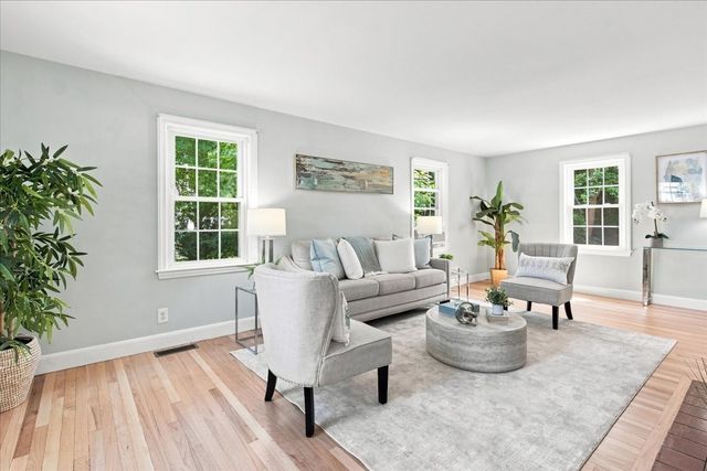 293 Main Street, Walpole, MA 02081