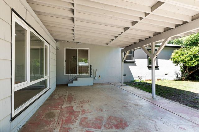 5536 Fruitridge Rd, Sacramento, CA 95820