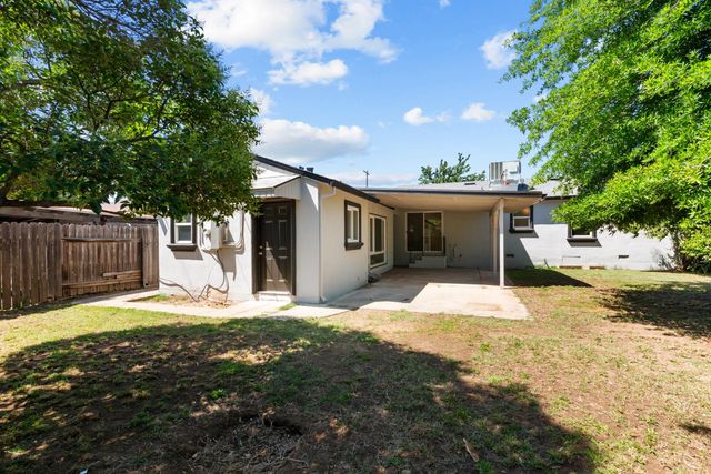 5536 Fruitridge Rd, Sacramento, CA 95820