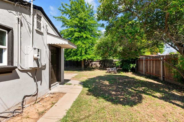 5536 Fruitridge Rd, Sacramento, CA 95820