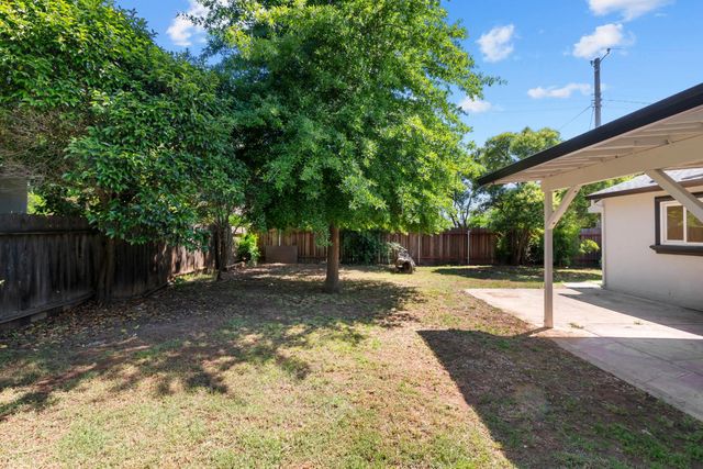 5536 Fruitridge Rd, Sacramento, CA 95820