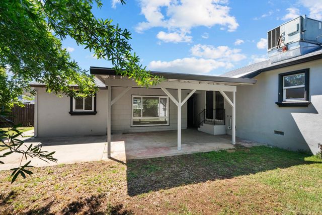5536 Fruitridge Rd, Sacramento, CA 95820