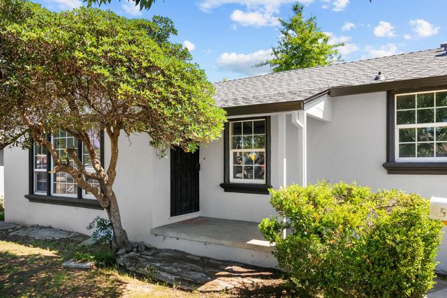 5536 Fruitridge Rd, Sacramento, CA 95820