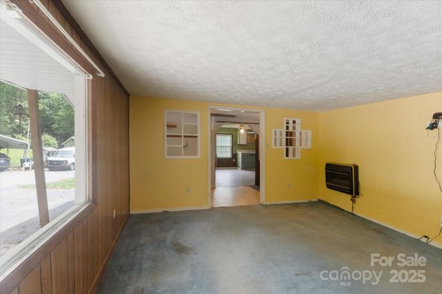 76 Lookout Road, Asheville, NC 28804