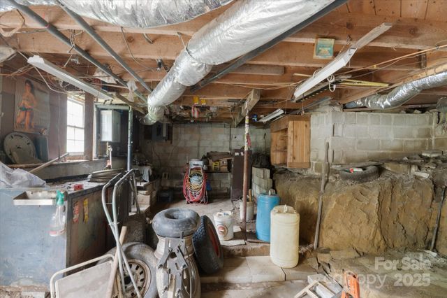 76 Lookout Road, Asheville, NC 28804