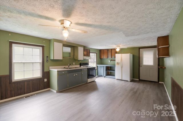 76 Lookout Road, Asheville, NC 28804