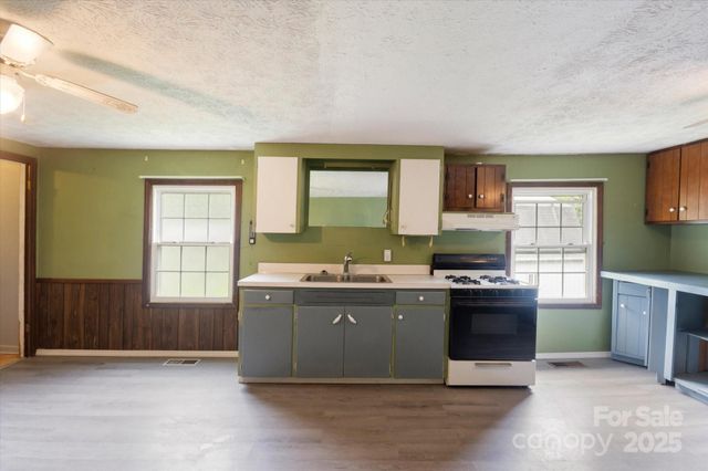 76 Lookout Road, Asheville, NC 28804