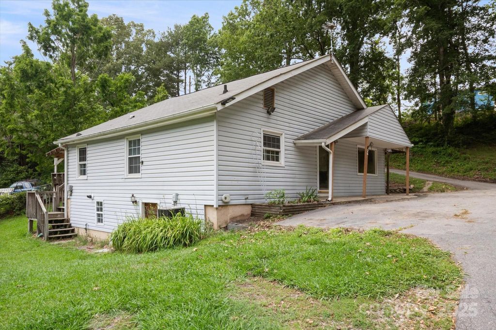 76 Lookout Road, Asheville, NC 28804