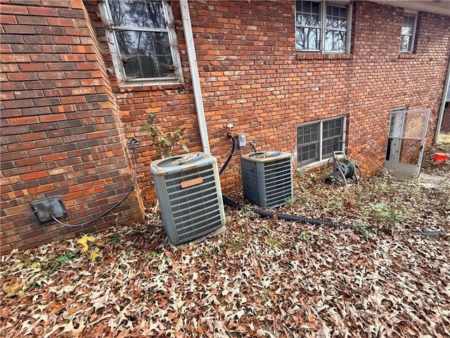 2743 Pine Hill NW Drive, Kennesaw, GA 30144