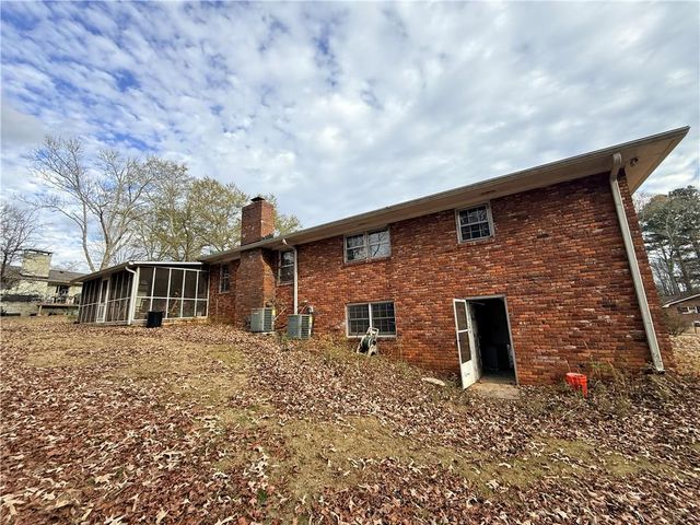 2743 Pine Hill NW Drive, Kennesaw, GA 30144