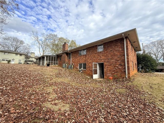 2743 Pine Hill NW Drive, Kennesaw, GA 30144